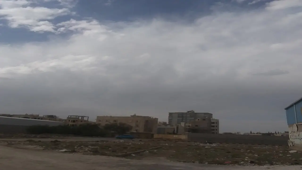 أمطار خفيفة تشهدها مرتفعات اليمن مع رياح نشطة في باب المندب